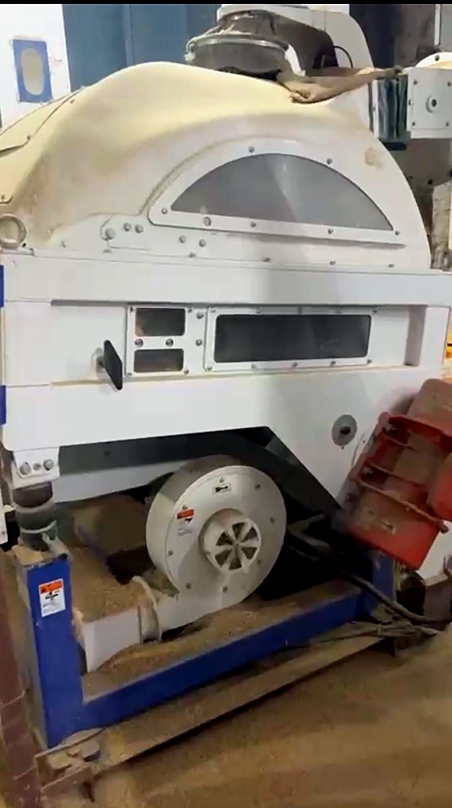 Rice cleaning and de-stoning machine
